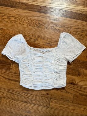 Women’s puff sleeve top